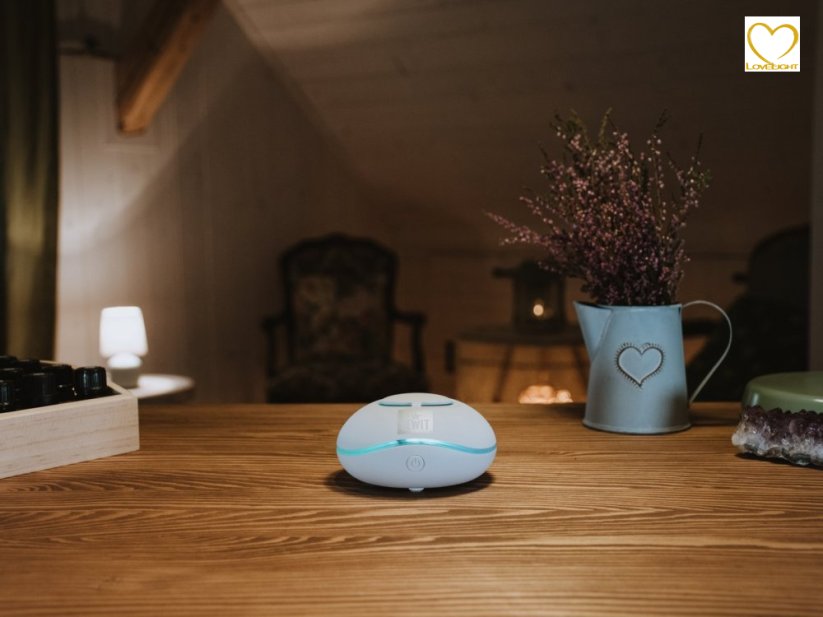 Aroma difuzéry elektrické - Difuzéry: Difuzér EASY s větráčkem, USB, provoz i na baterie, esence na polštářek, bílý